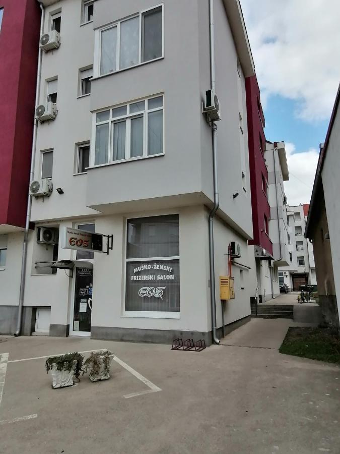 Apartman Mia Сремска Митровица Екстериор снимка